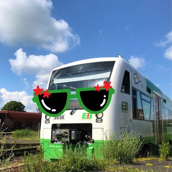Zum Tag der Sonnenbrille hat unsere Erfurter Bahn ihre Sonnenbrille aufgesetzt und ist bereit für den Sommer! 😎 Ihr auch? 🌞

#erfurterbahn #eb #sonnenbrille #sommer #zugfahren